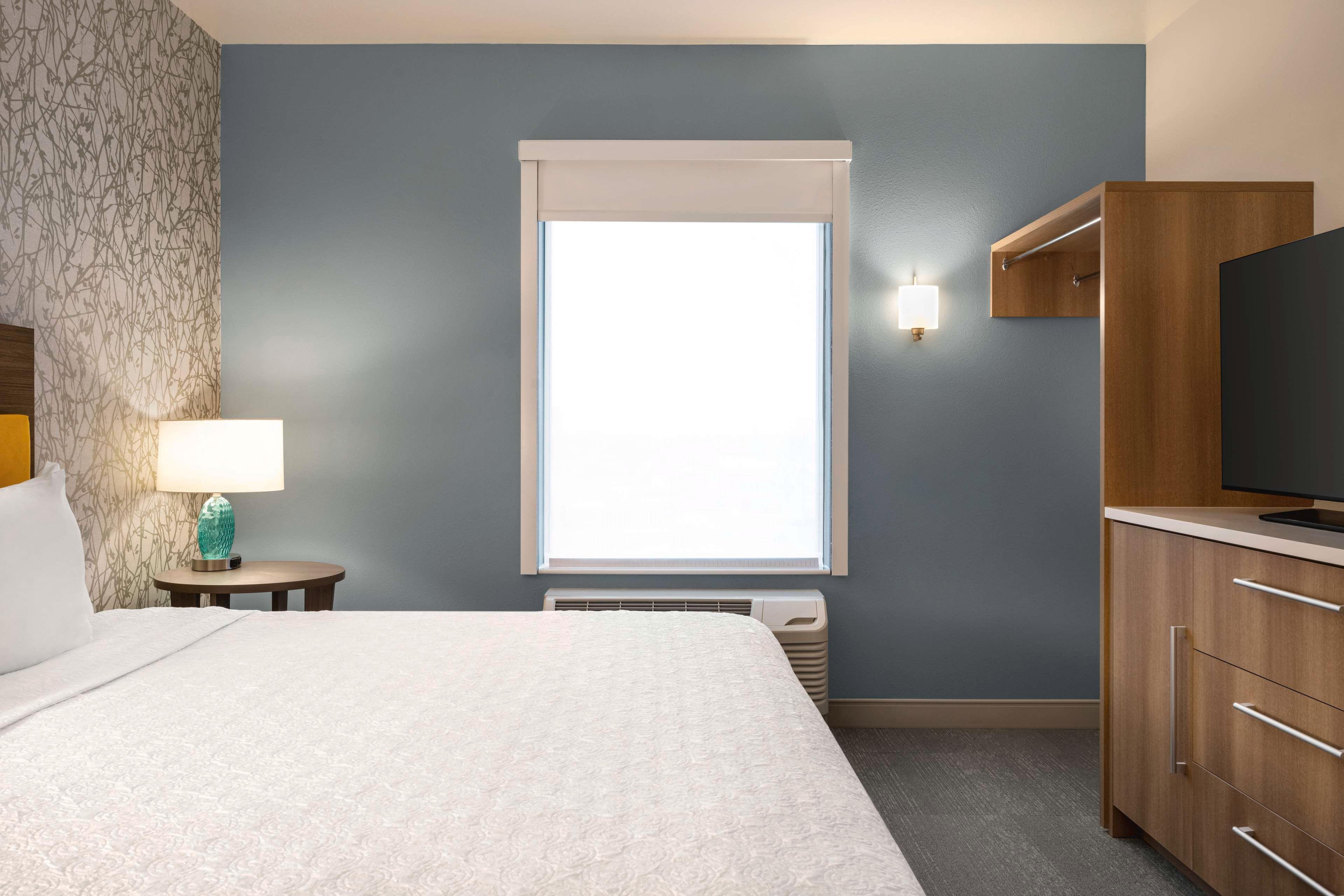 1 BEDROOM, SUITE, KING BED