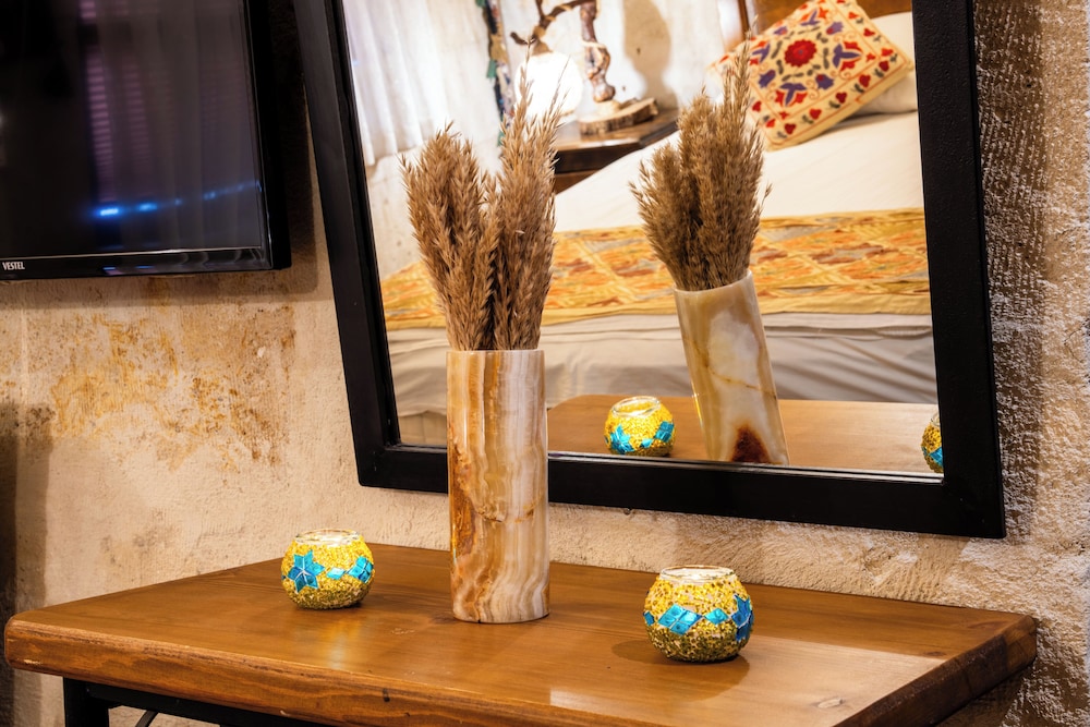 Tulip Cave Suites 37/48