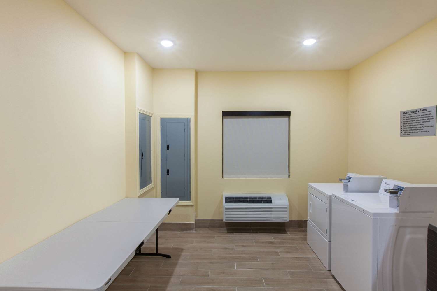 Days Inn By Wyndham Baton Rouge Airport 8/16