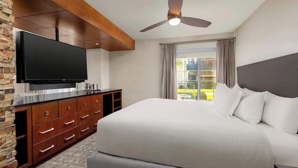 SIGNATURE, KING BED
