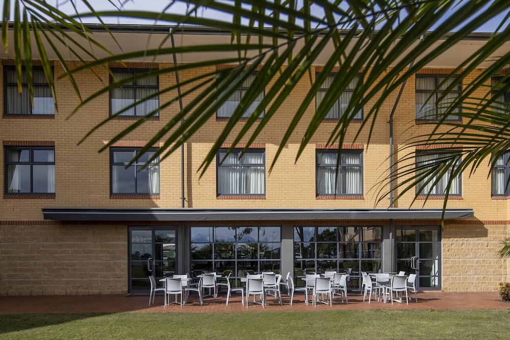 Mercure Sydney Blacktown 8/72