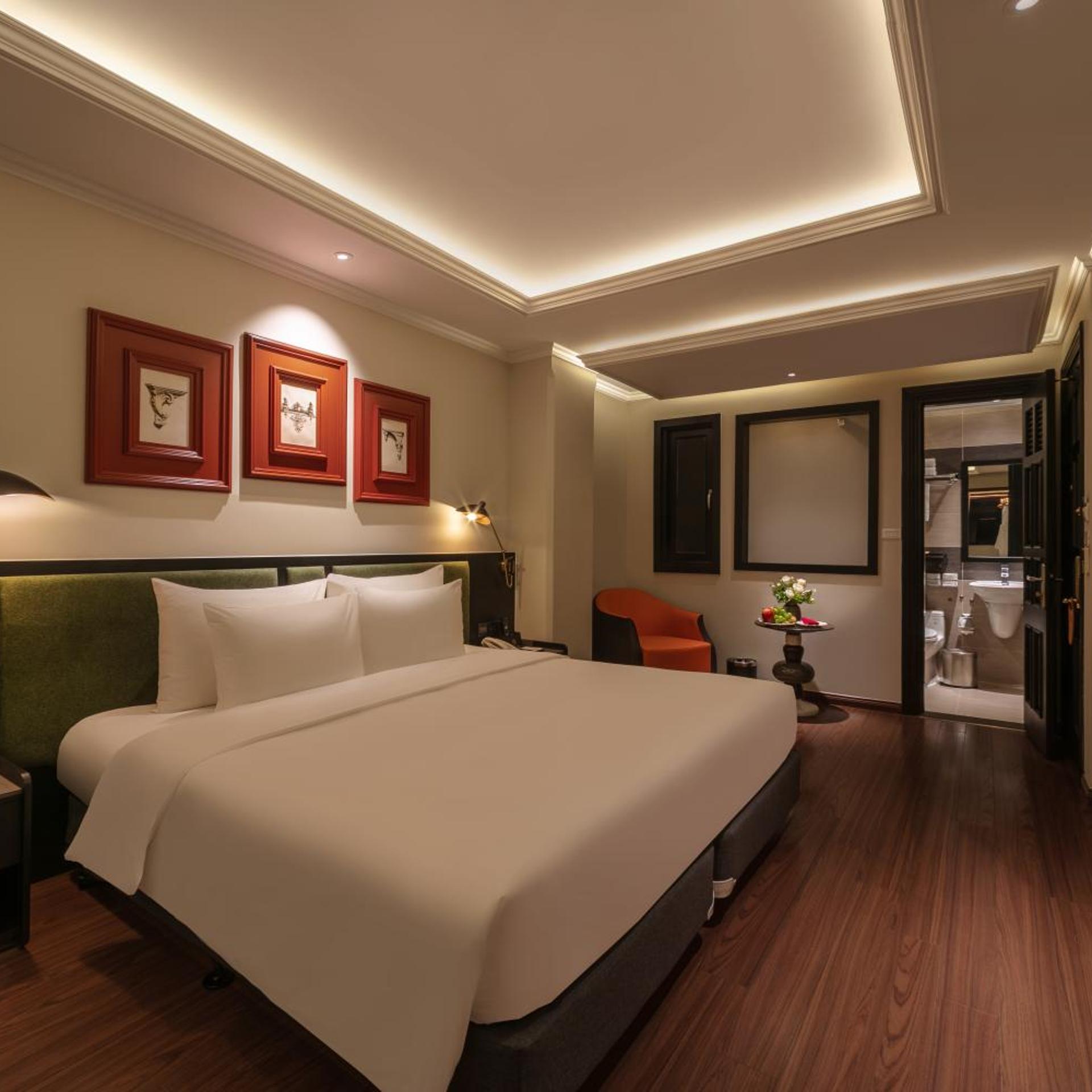 Deluxe, Double Bed, No Window, Bathtub