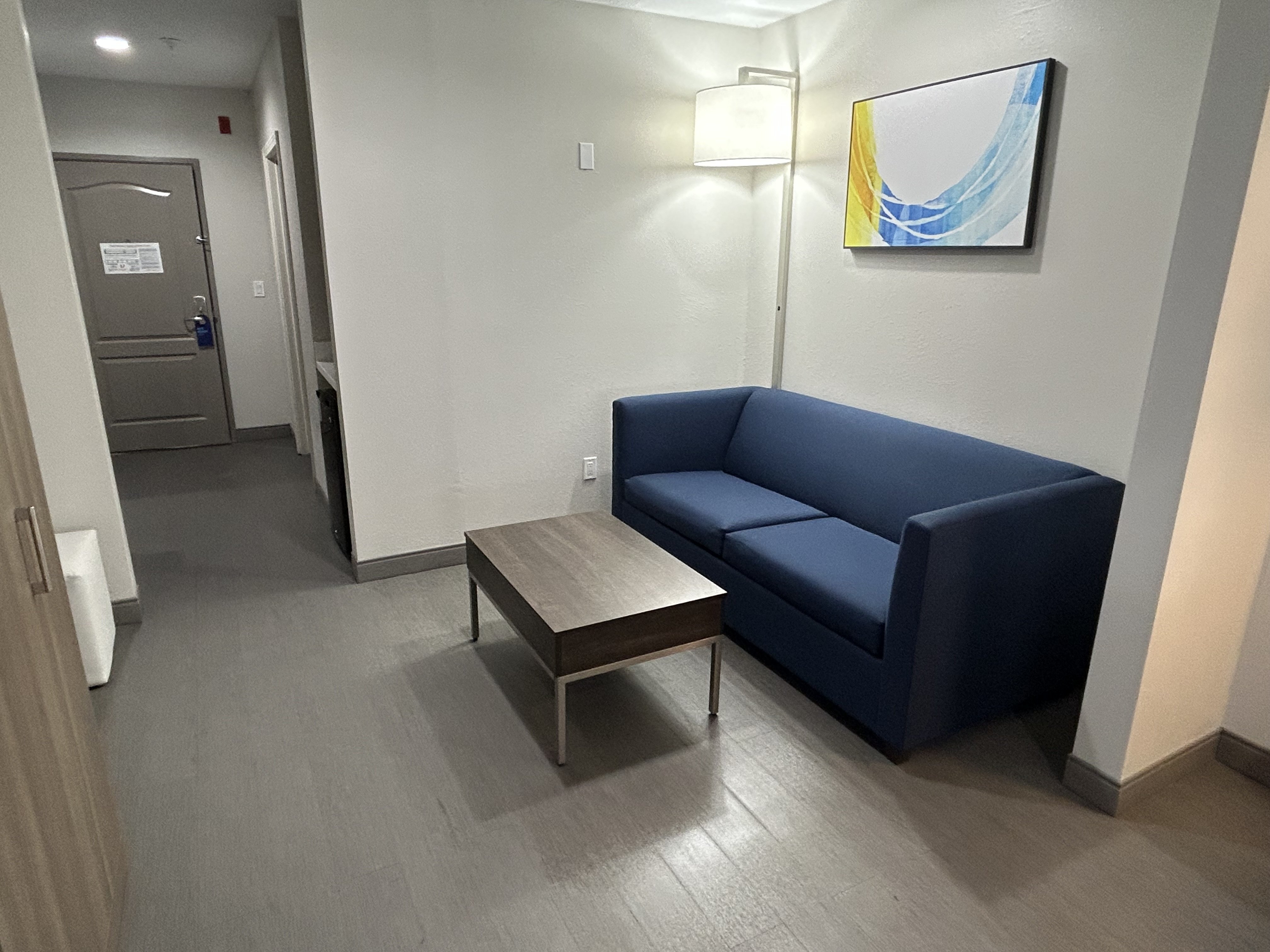 Holiday Inn Express Hotel Suites Grants Milan 26/33