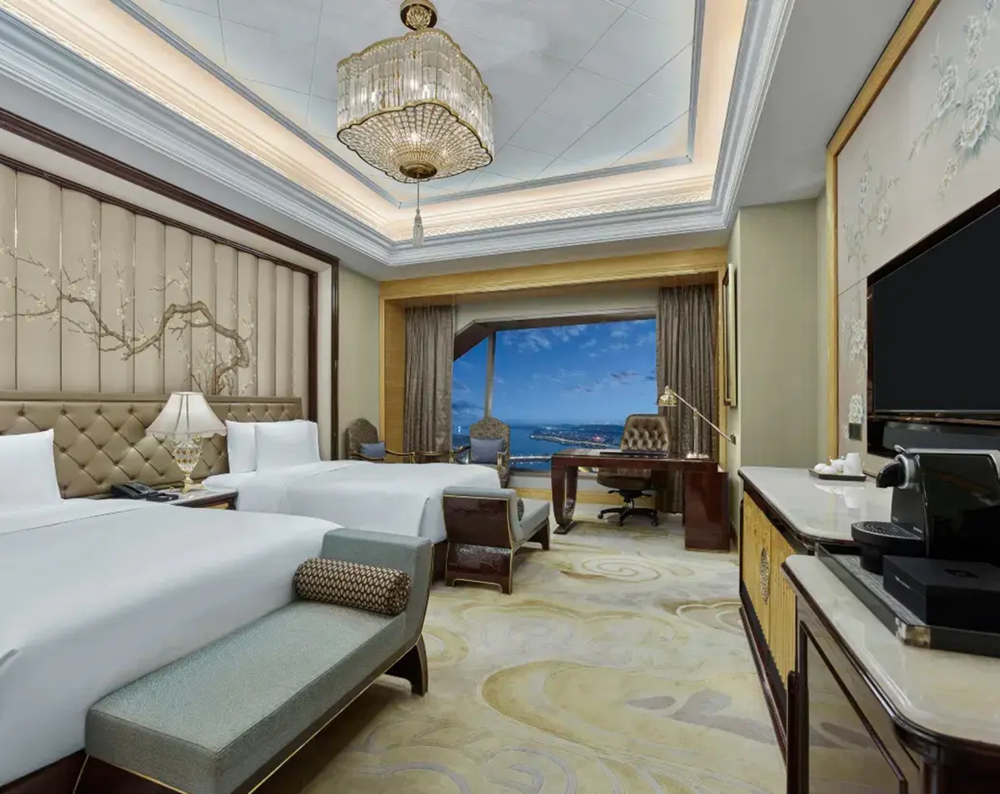 Executive, Twin Beds, Lake View