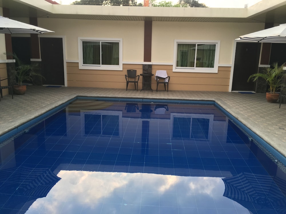 Jo Carter's Hotel & Suites 6/60