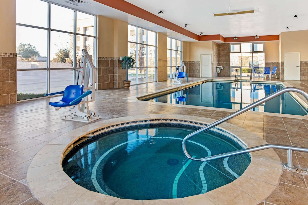 La Quinta Inn and Suites by Wyndham Ft. Worth - Burleson 4/53