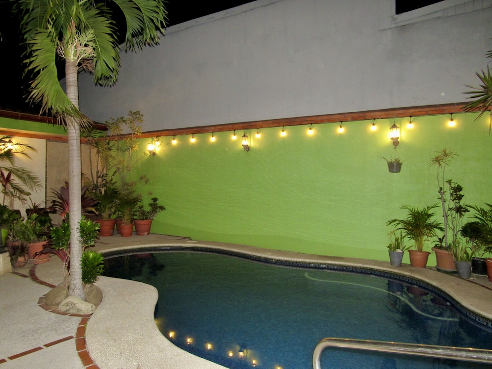 La Guaria Inn And Suites Hotel 53/65