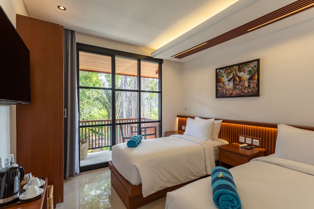 SUPERIOR, TWIN BEDS, BALCONY