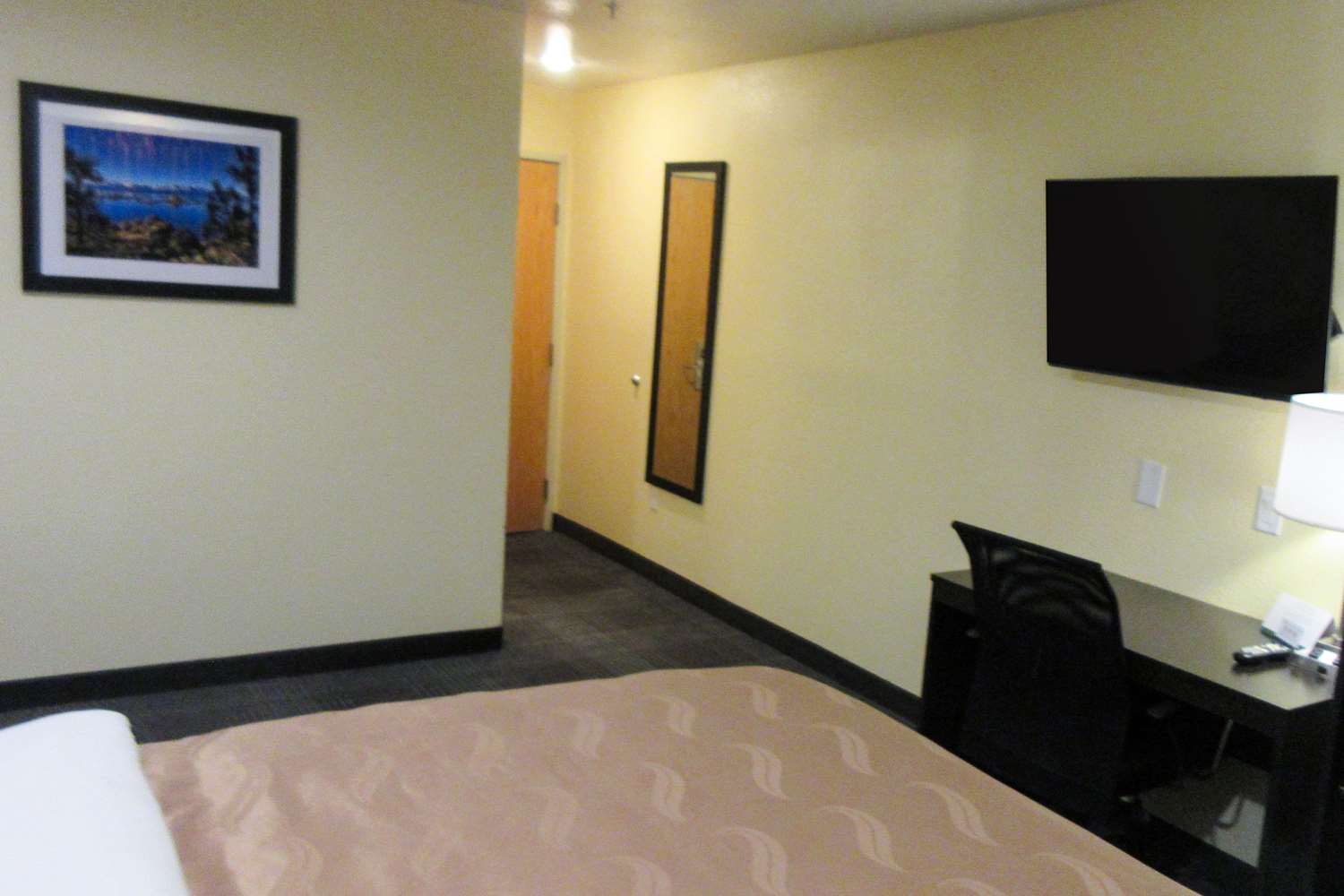 جناح بسرير كينج، Quality Inn and Suites near NAS Fallon 3/6