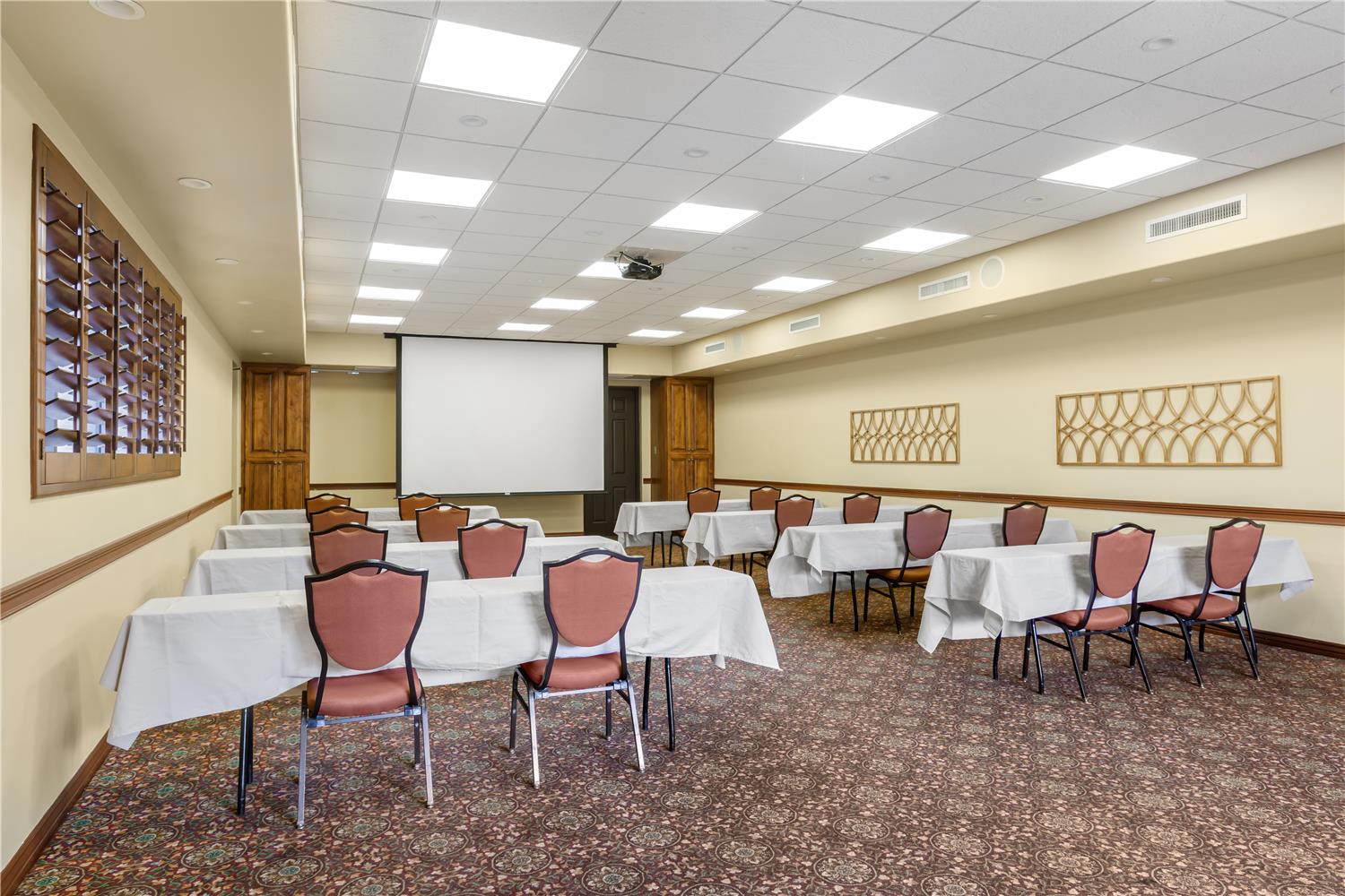 Best Western Plus Arroyo Roble Hotel & Creekside Villas 38/47