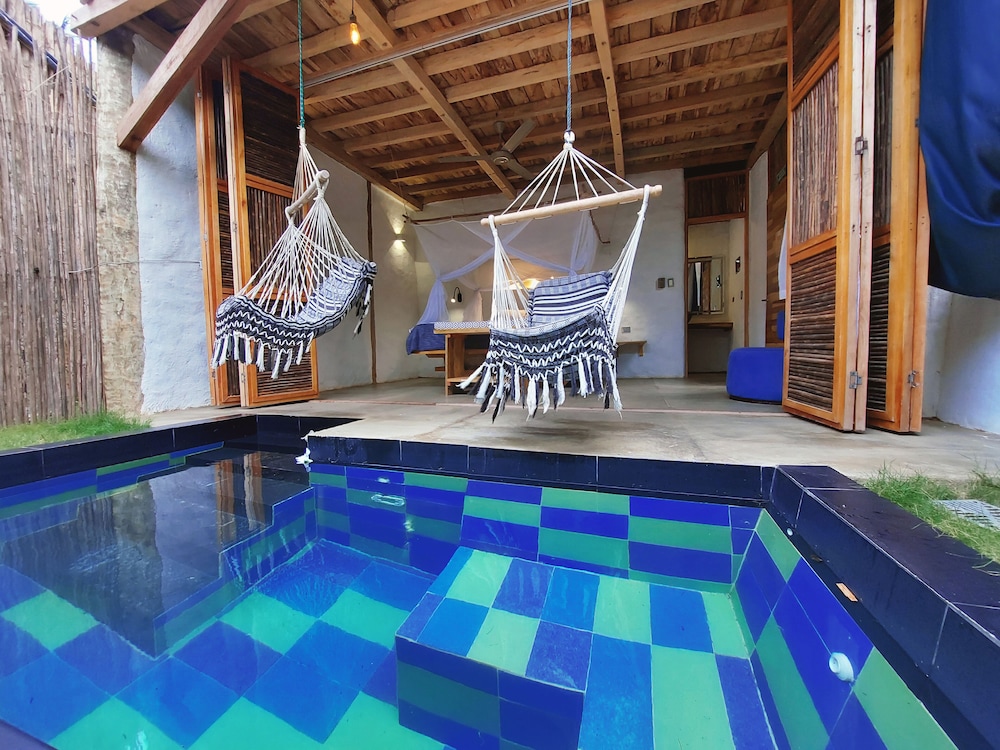 RCH Luxury Hotel & Pool 28/50