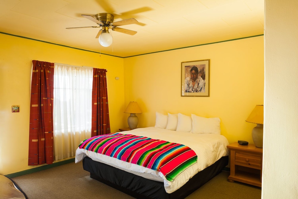 El Pueblo Lodge 18/71