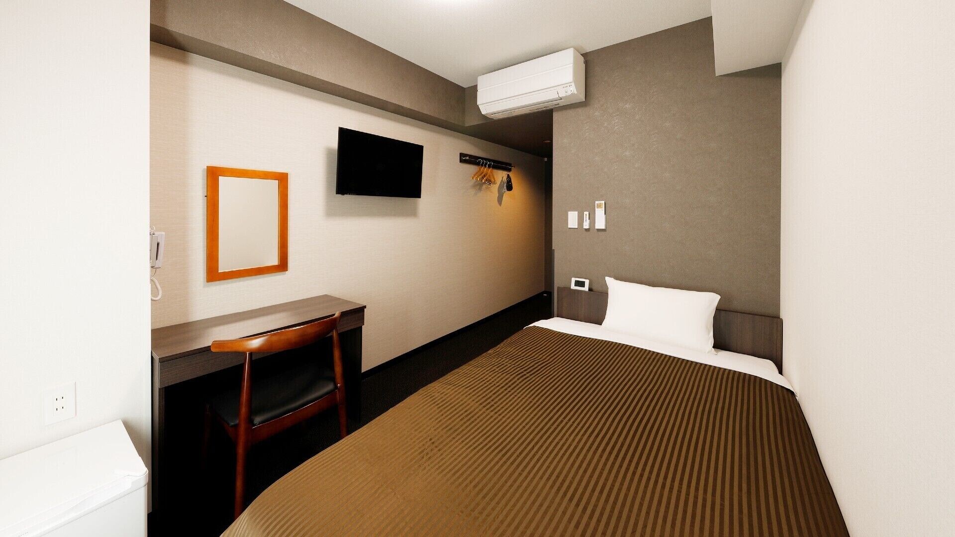 ROOM, SINGLE, SMOKING