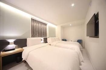 Special, Deluxe, Twin Beds, Queen Bed