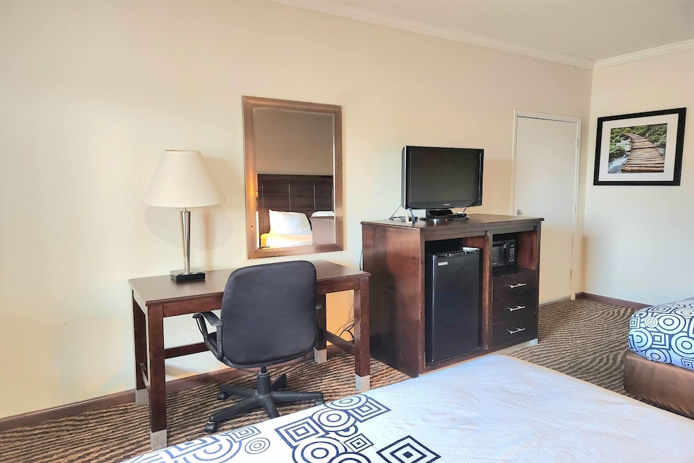 Days Inn by Wyndham Navasota 47/60