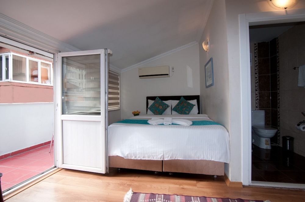 Taksim Trust Hotel (ex Ilya Pera Hotel) 33/63