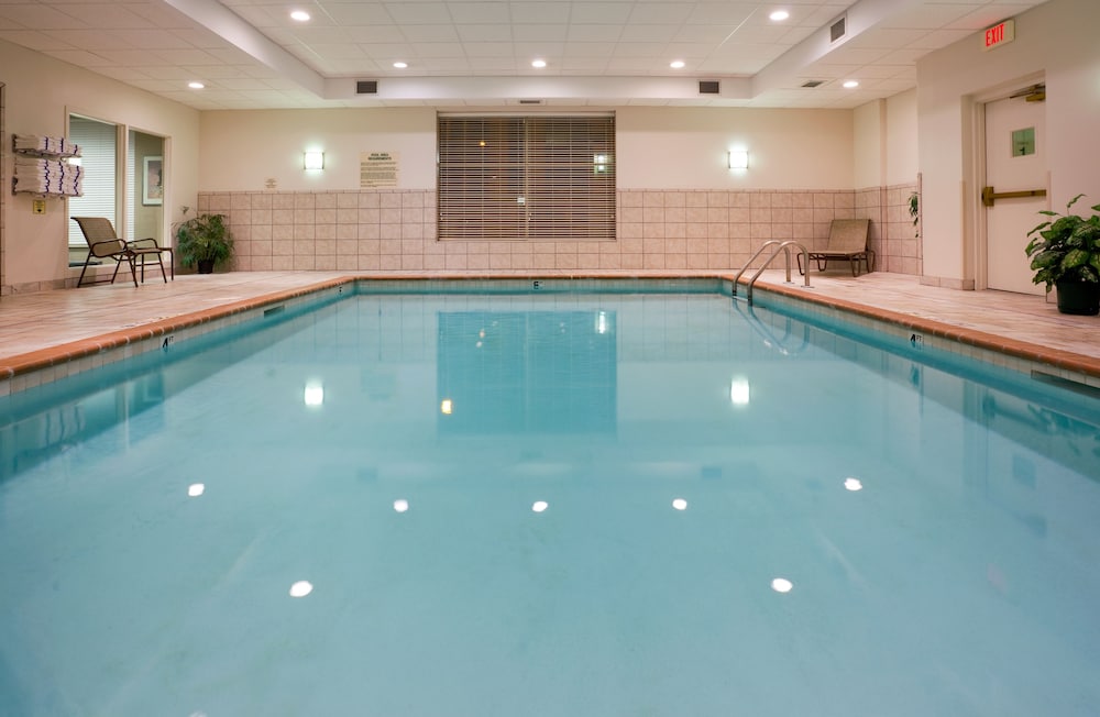 Holiday Inn Express Suites Minneapolis Downtown 36/57