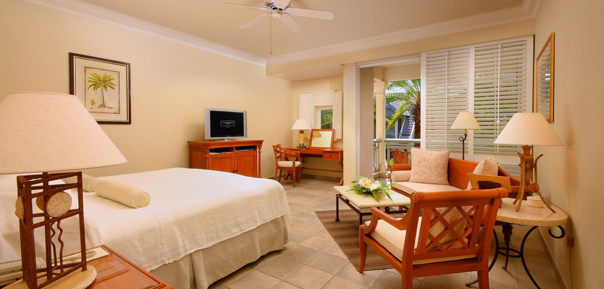 Colonial, 1 King and 1 Single Beds, Garden View