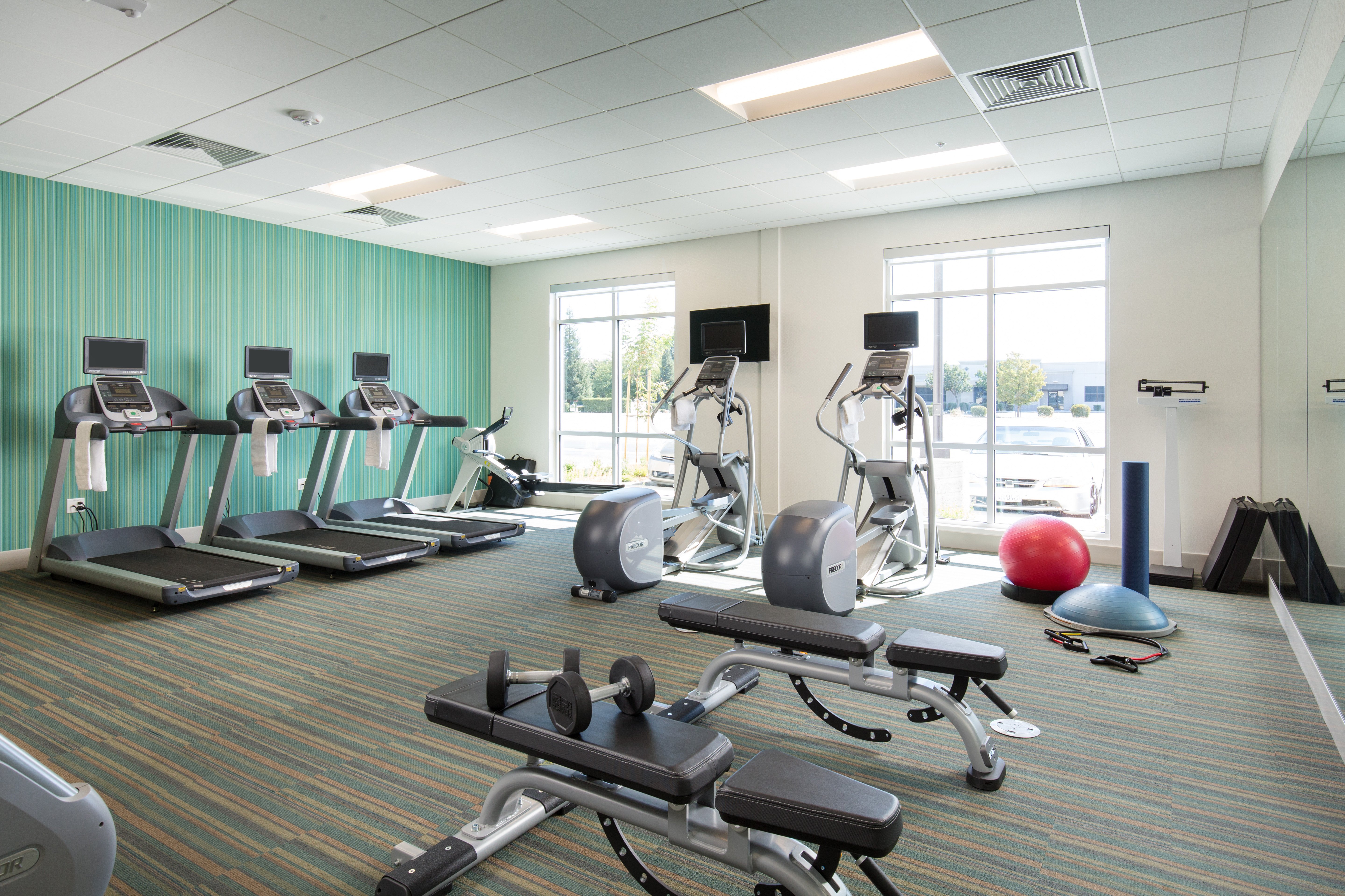 HOLIDAY INN EXPRESS VISALIA 14/28