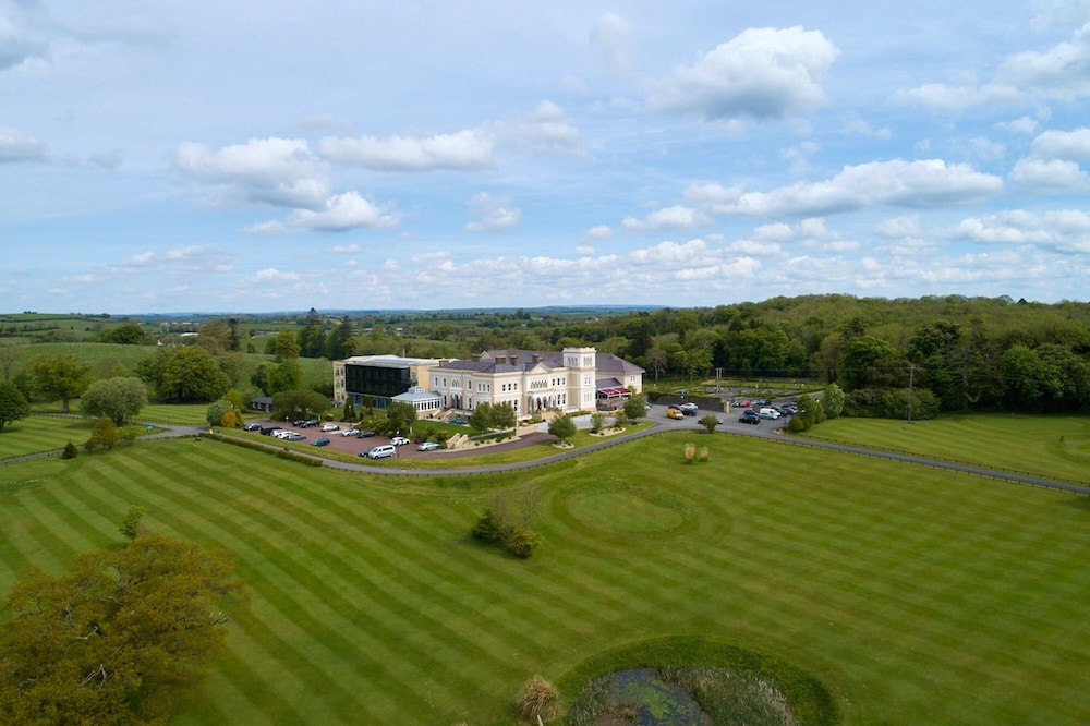 MANOR HOUSE COUNTRY HOTEL 53/56