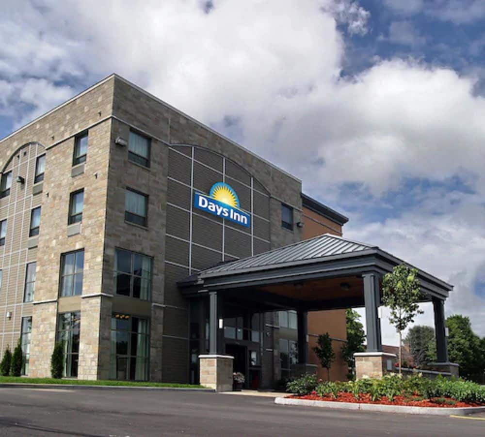 Days Inn By Wyndham Levis 1/31