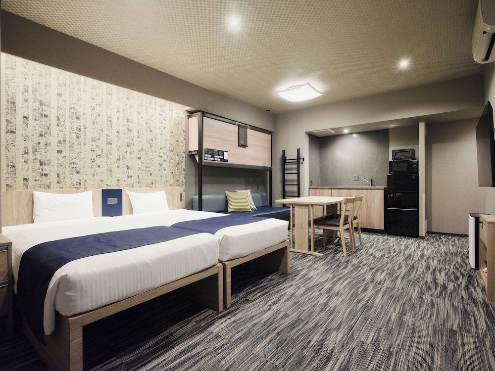 SUPERIOR, KING BED