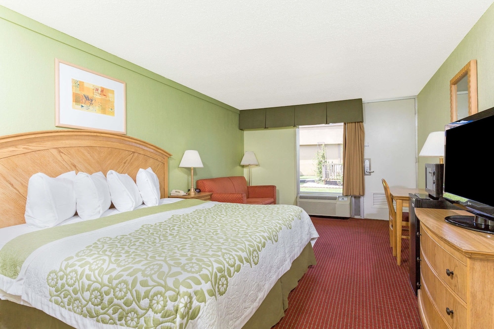 Days Inn By Wyndham Washington 7/17
