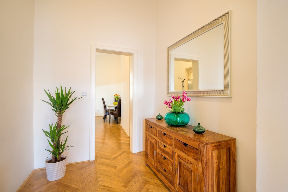 Old Town Square Premium Apartments 2/32