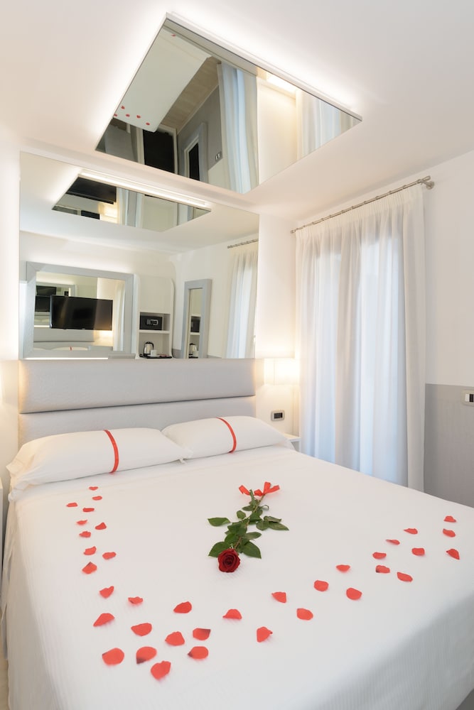 SUPERIOR, DOUBLE OR TWIN BED, WITH VIEW