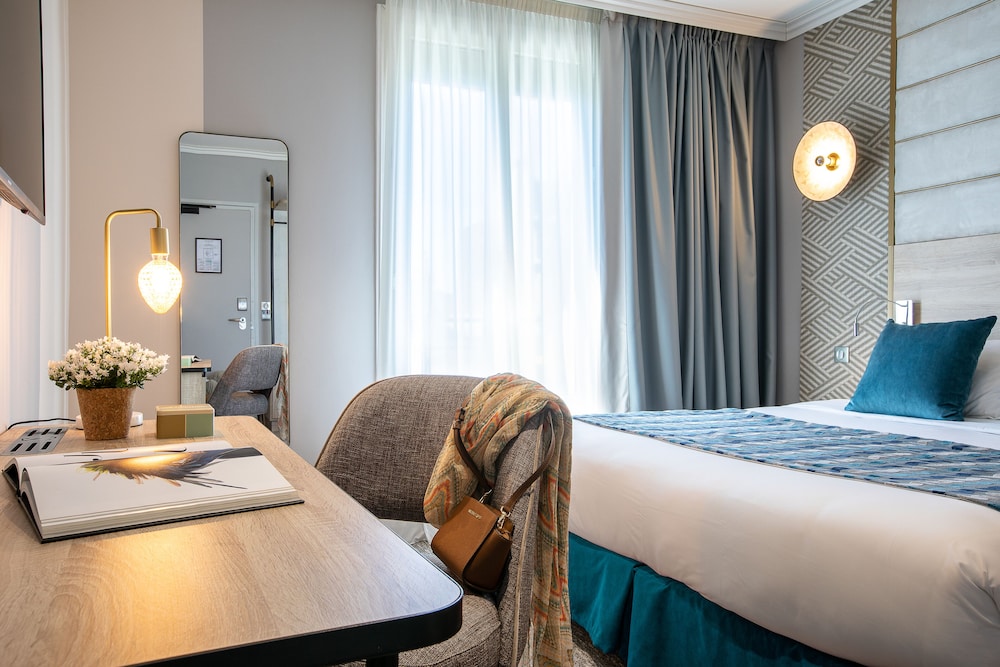Hotel Nude Paris - Color Vision 40/81
