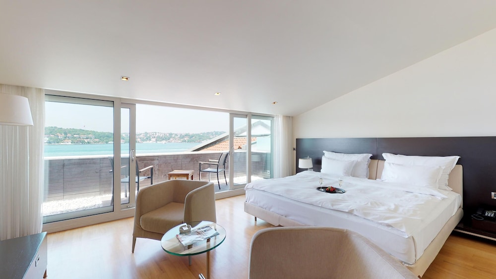 DELUXE, DOUBLE BED
