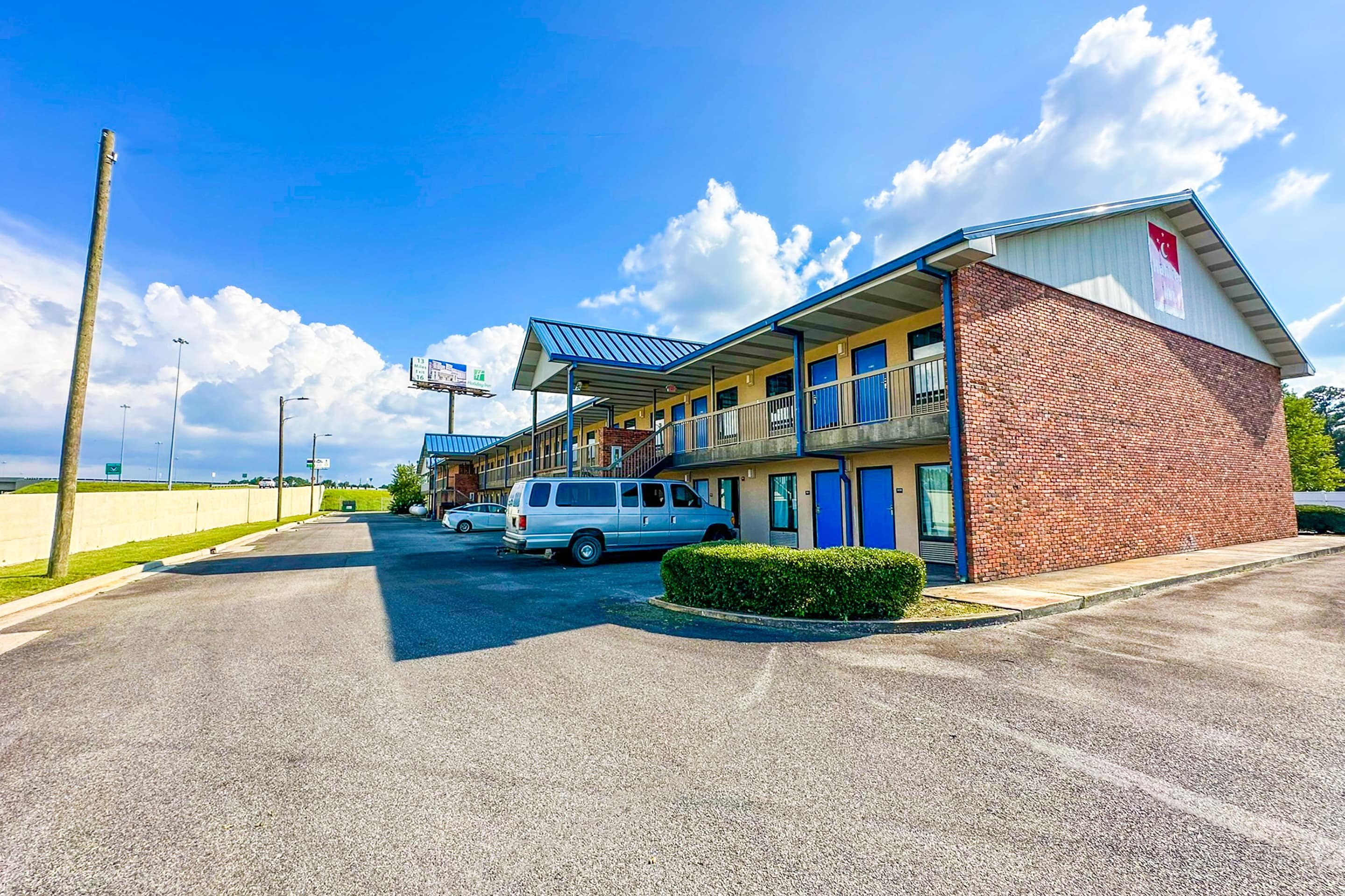 Hahira Inn By OYO near Valdosta 68/82