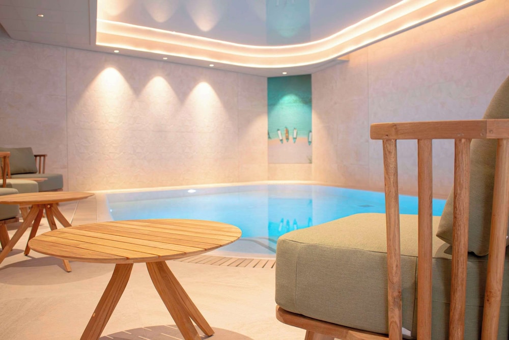 swimming pool spa