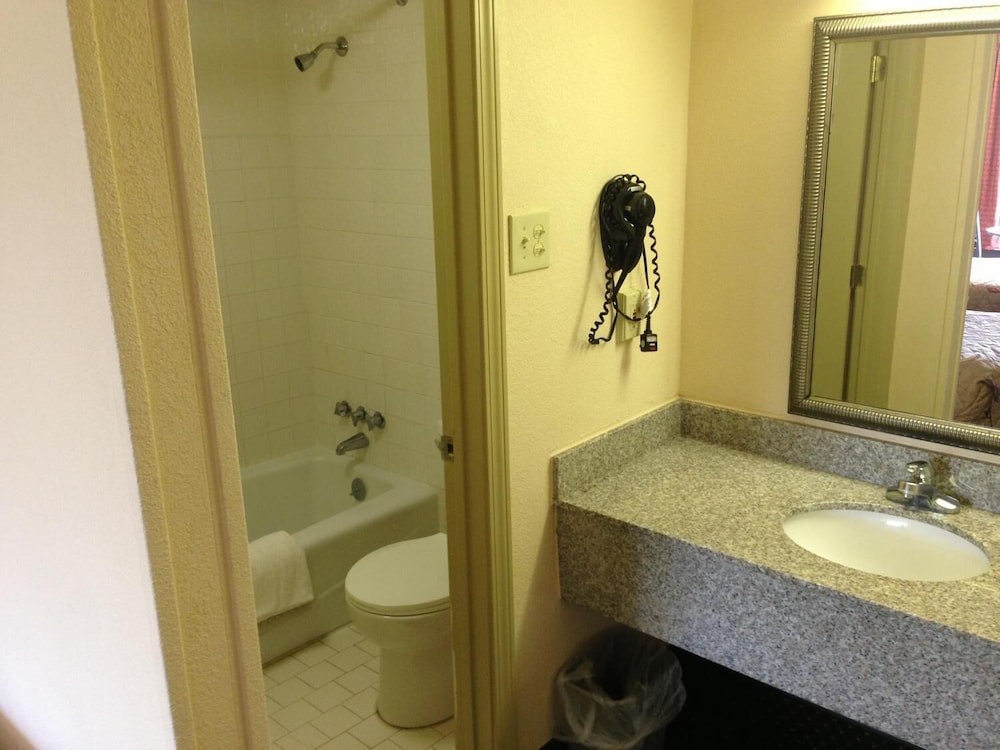 EZ Travel Inn 9/15
