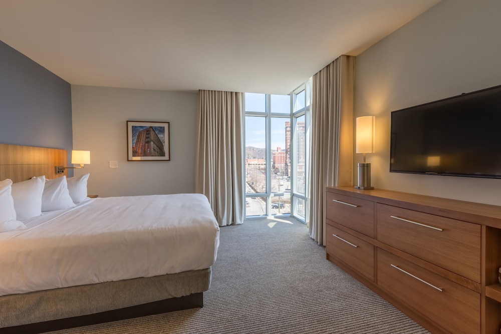 2 ROOMS, SUITE, KING BED, MOUNTAIN VIEW