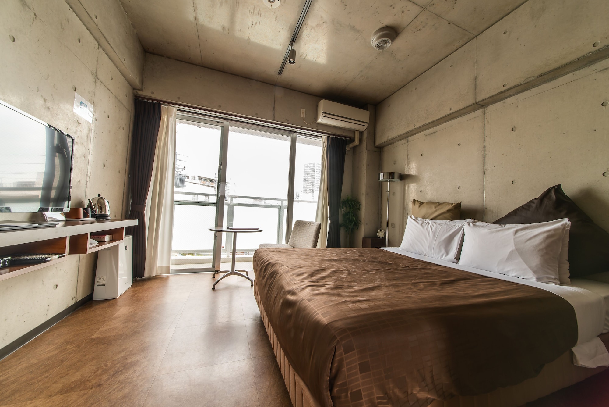 ROOM, DOUBLE BED, SMOKING