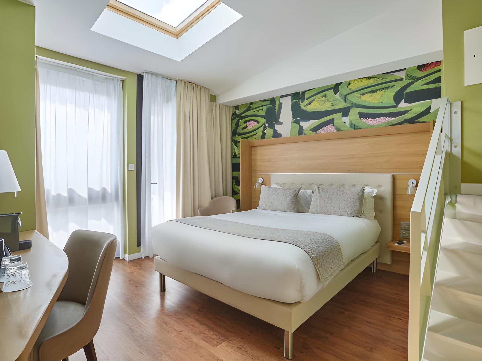 Suite, Queen Bed, Eiffel View, Terrace