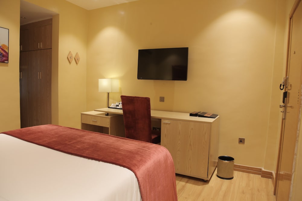 Bon Hotel Elvis 22/50