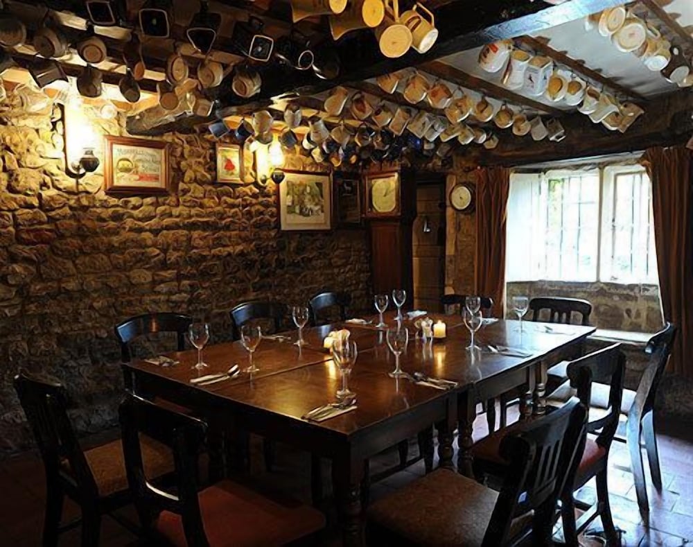 The Falkland Arms 32/50
