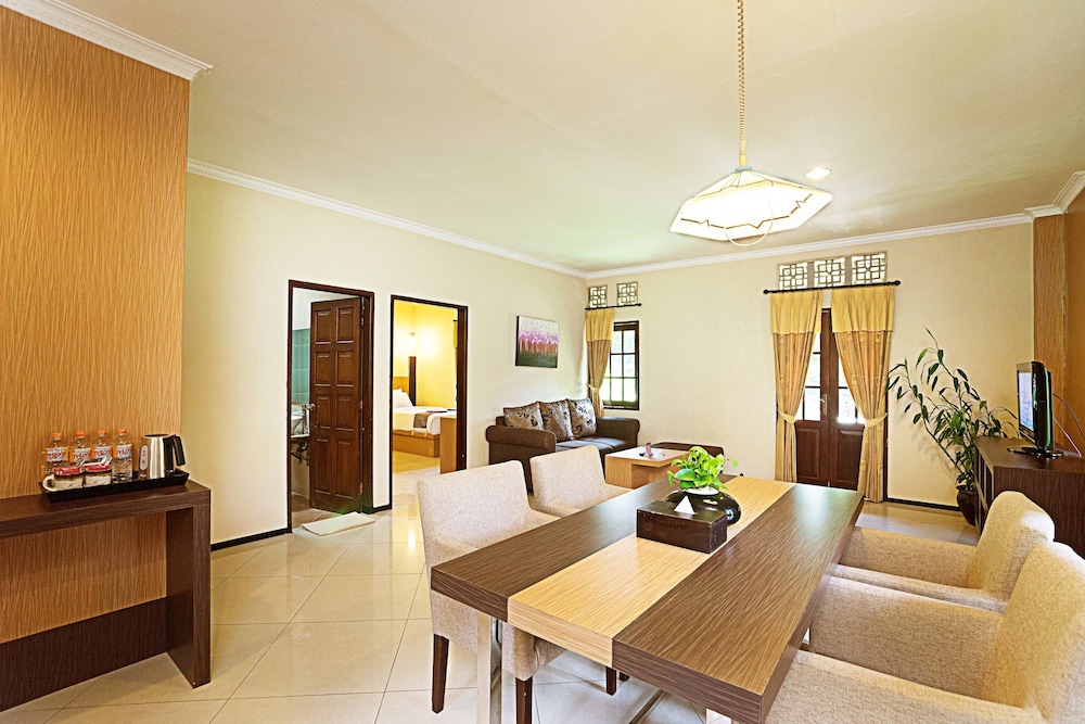 Royal Hotel and Villa Batu 42/61