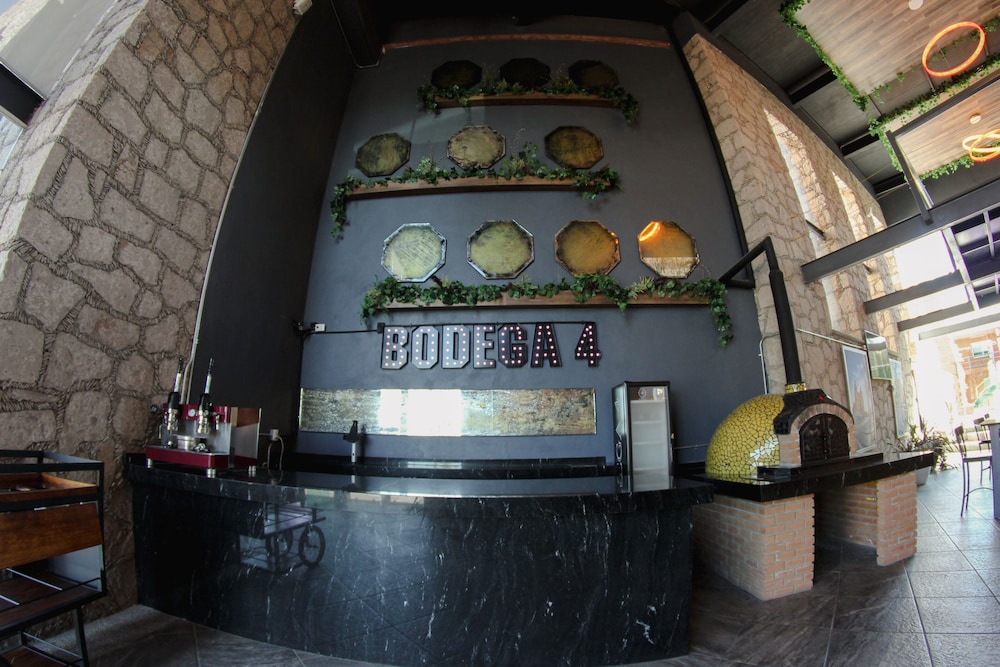 Valenciana Midway Inn 7/50