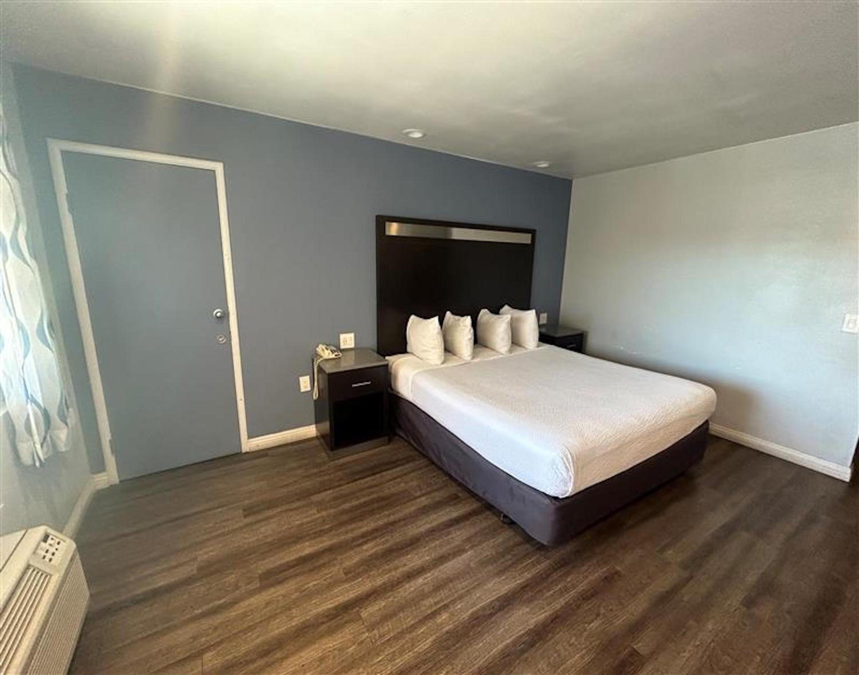 2 Queen Beds Suite, Non-Smoking, Micfridge