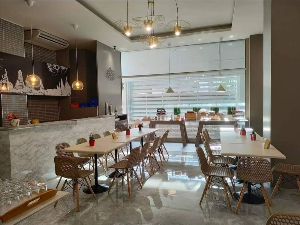Sunday Ayothaya Hotel 51/68