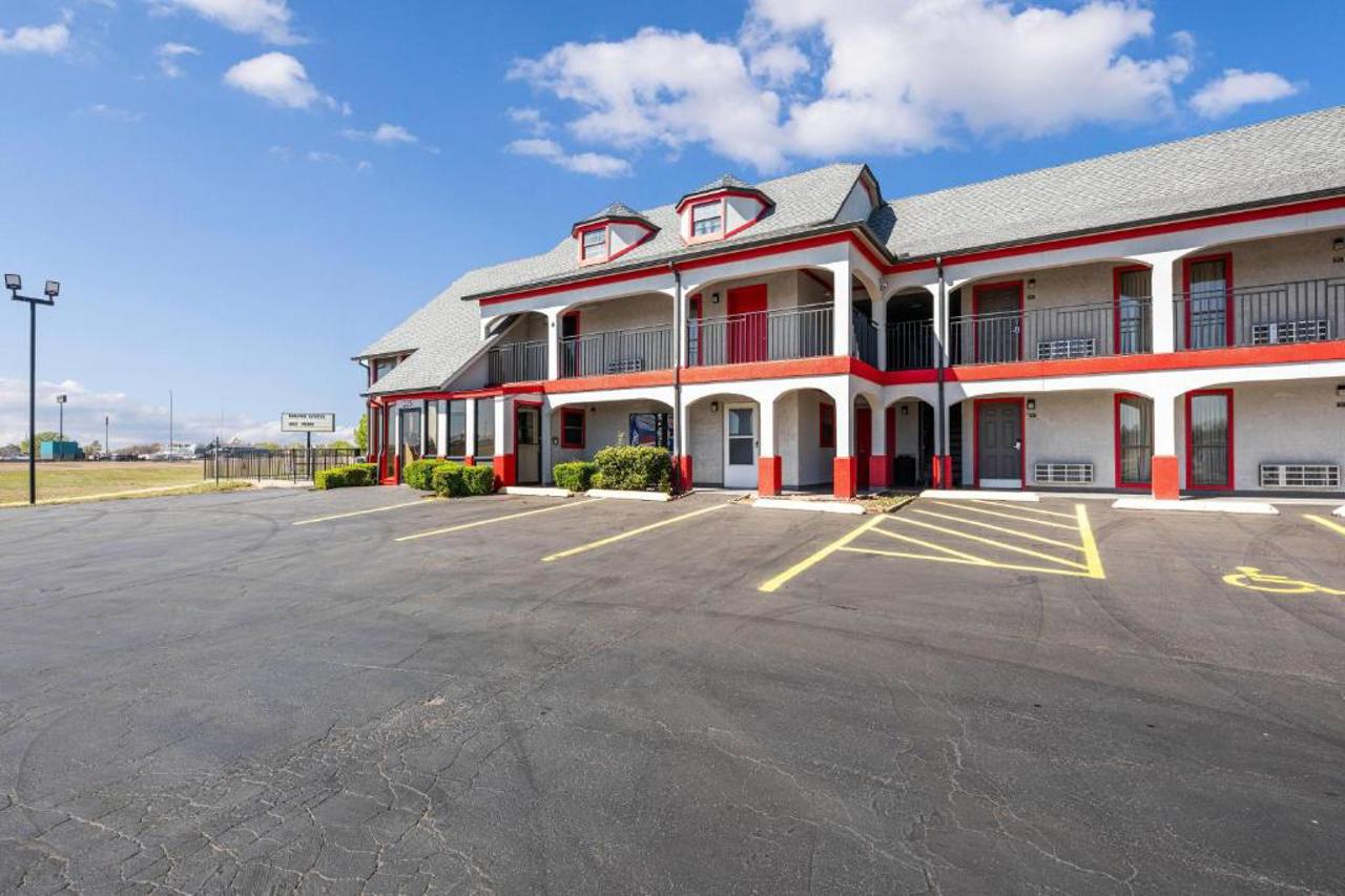 Super 8 by Wyndham Norman West 14/16