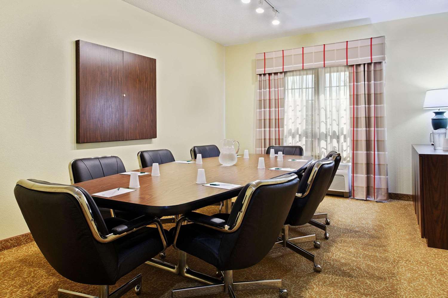 Country Inn & Suites By Radisson Elgin, IL 15/18