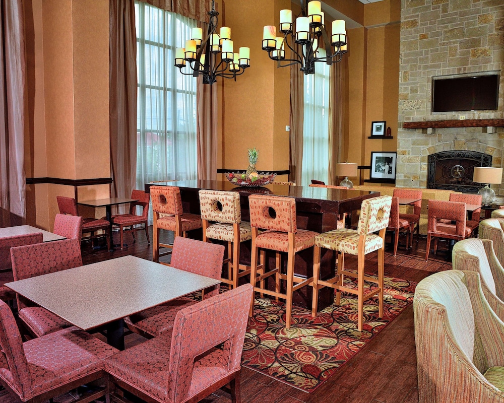 Hampton Inn & Suites Fredericksburg 28/34