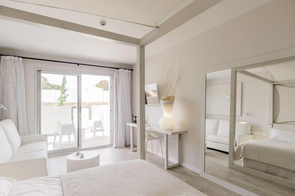 غرفة سوبيريور بسرير مزدوج أو سريرين منفصلين بشرفة، Blanco Hotel Formentera 5/10