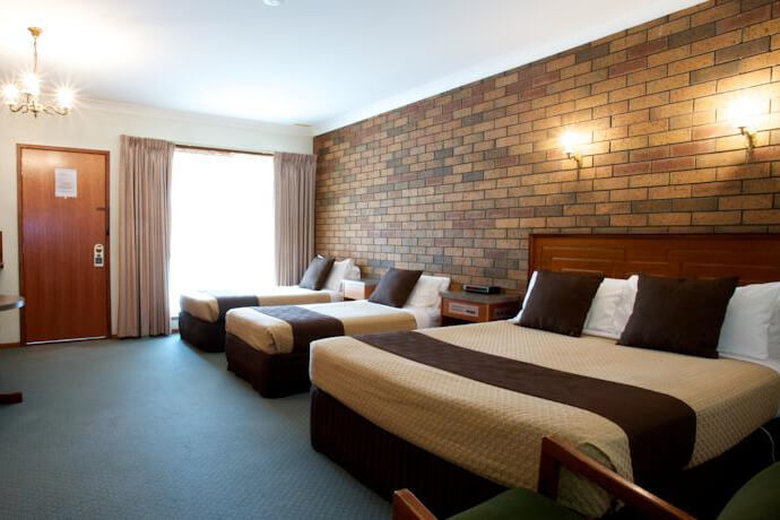 Golden Grain Motor Inn 8/54