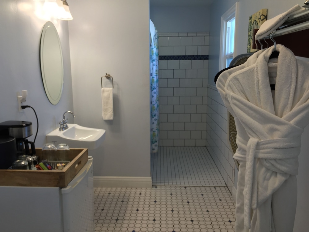 Beach Bungalow Inn and Suites 67/67