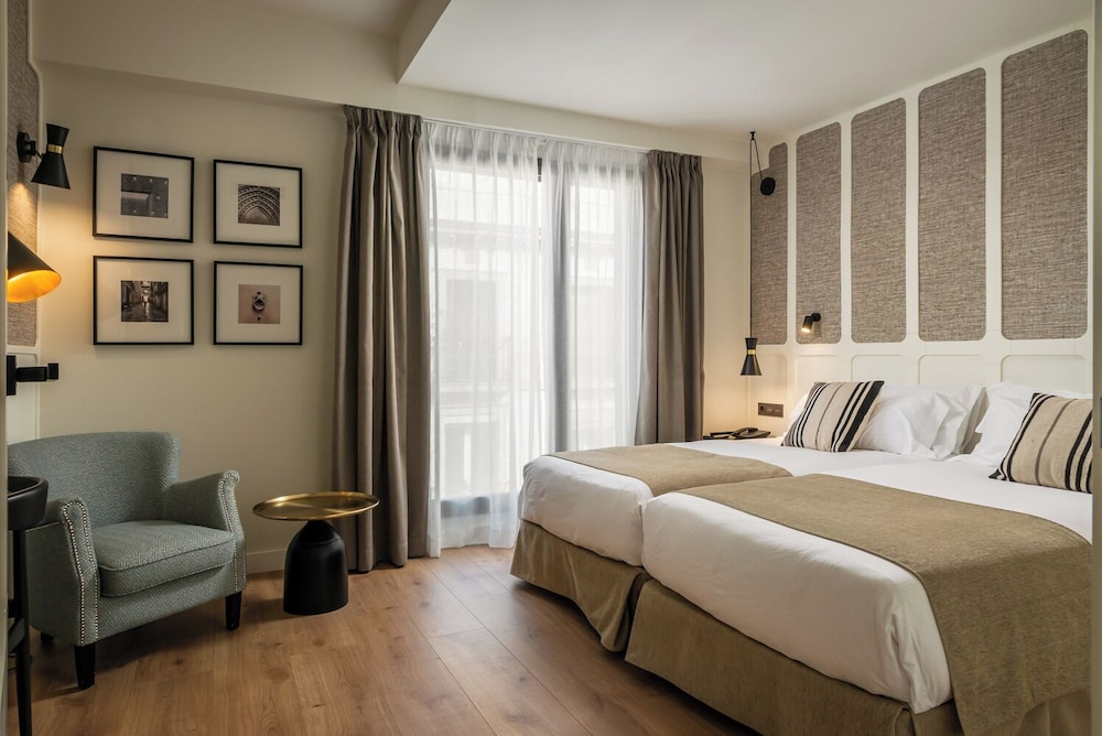 EXECUTIVE, TWIN BEDS